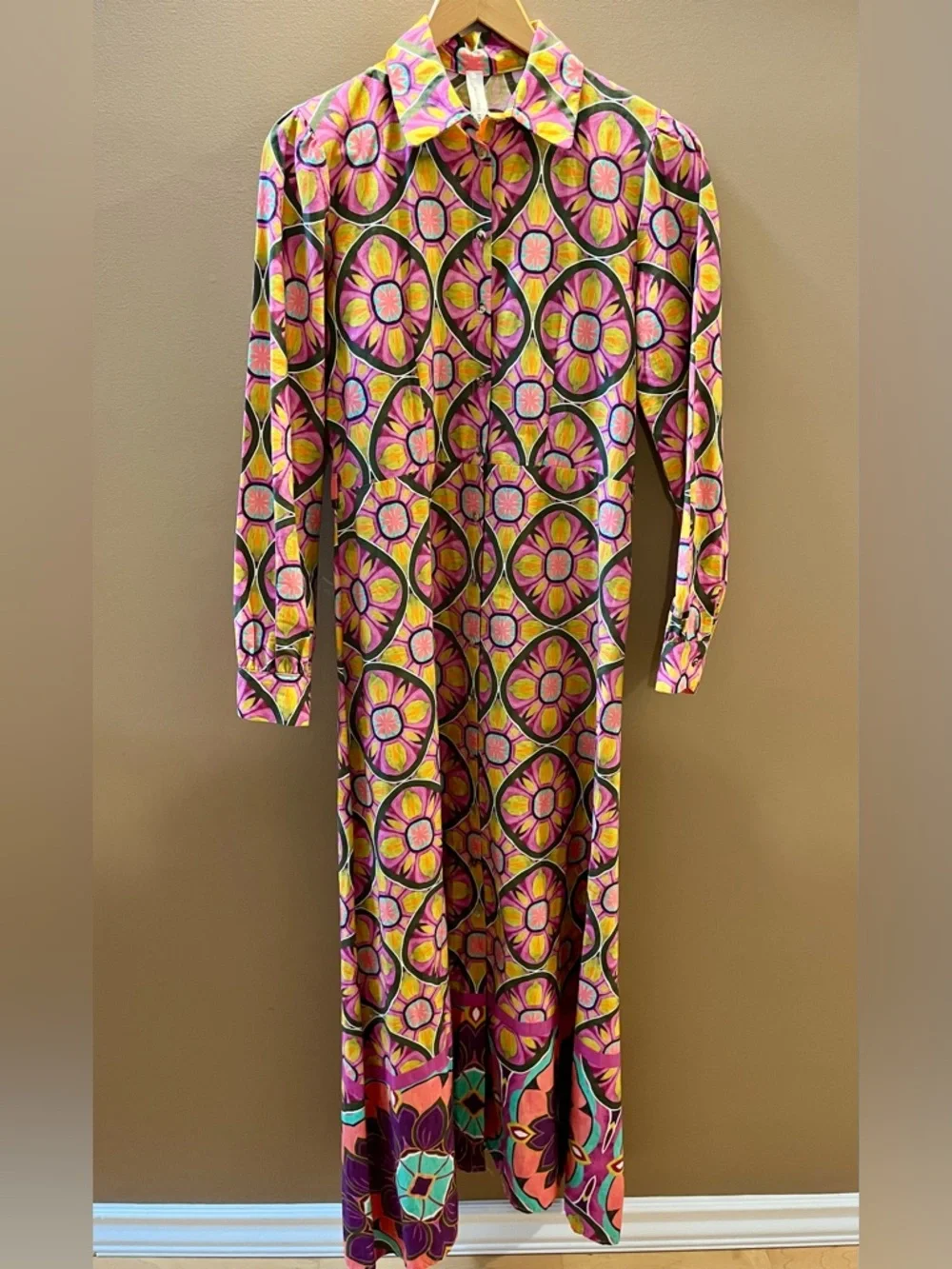 Tensione In Long-Sleeve A-Line Maxi Dress in Vibrant, Psychedelic Floral Print - Picture 3 of 11